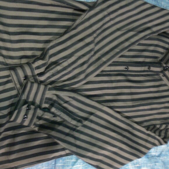 BUTTON DOWN DRESS SHIRT MEDIUM,LONG SLEEVES. - Picture 4 of 4